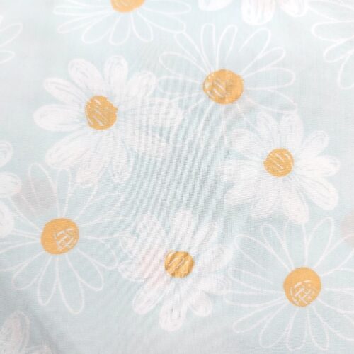 P34-coton-grosses-marguerites-fond-bleu
