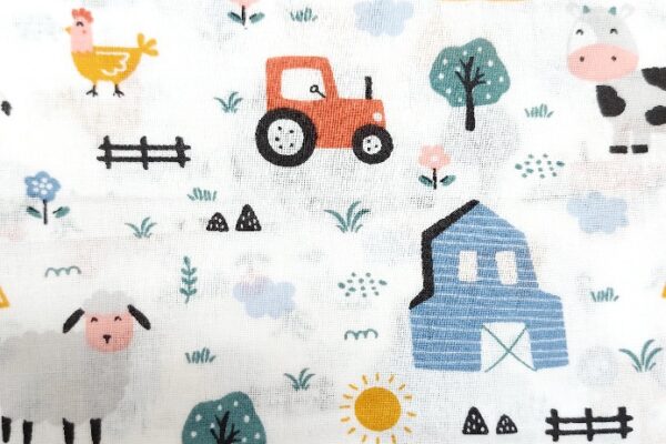 P46-coton-ferme-animaux-tracteurs-fond-blanc