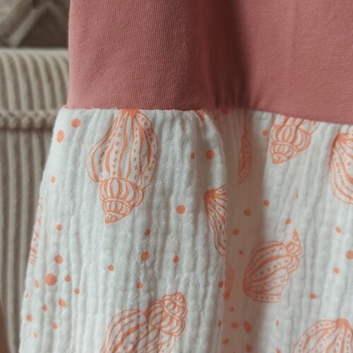 rose et coquillages